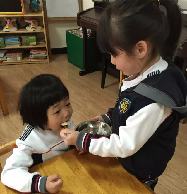 我是“小雷鋒”—新天際幼兒園學(xué)雷鋒主題活動