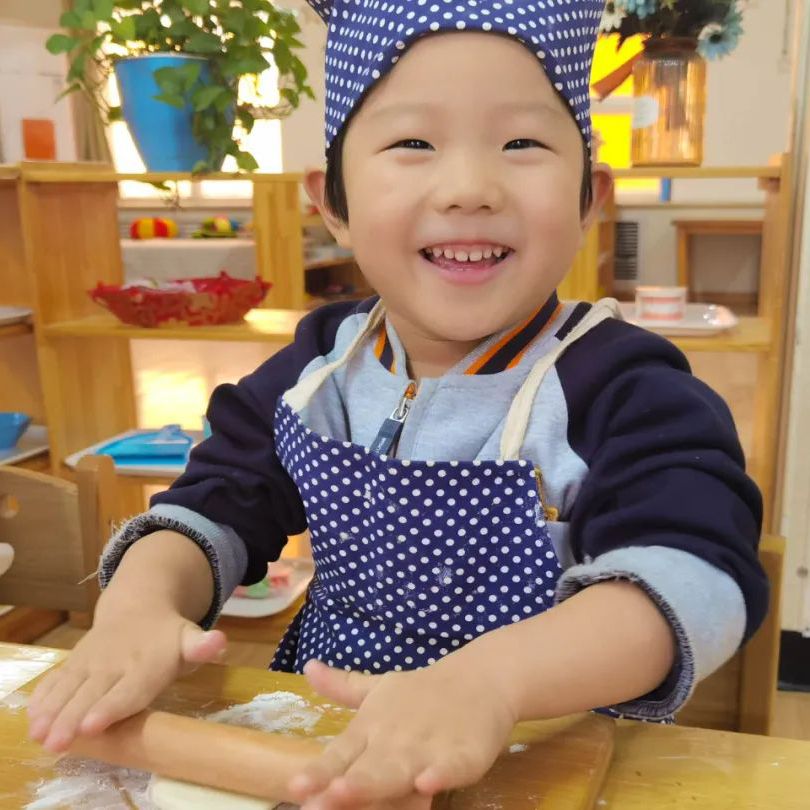 冬至大如年，人間小團(tuán)圓！新天際幼兒園包餃子啦~